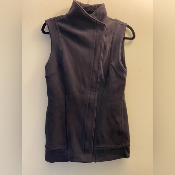 Womens Lululelemon Black Versa Vest - Picture 3 of 8